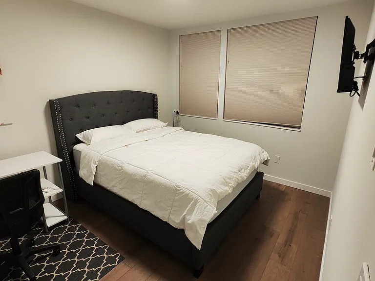 1526 Taylor Ave N #B — Photo 3