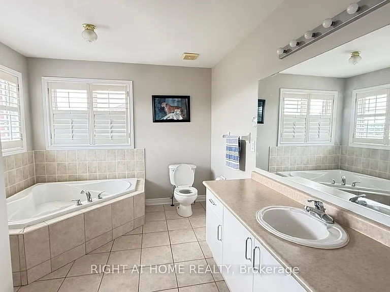 28 Laurentide Cres — Photo 16