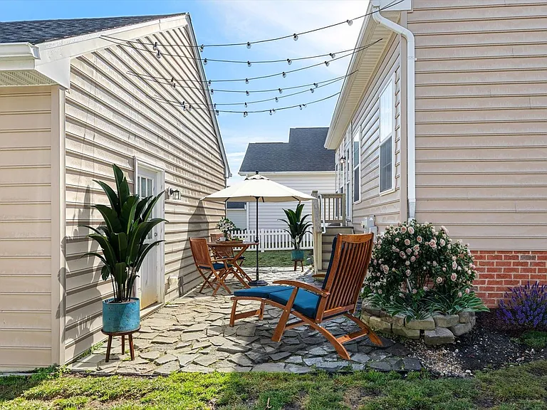 301 Adelaide Dr — Photo 43