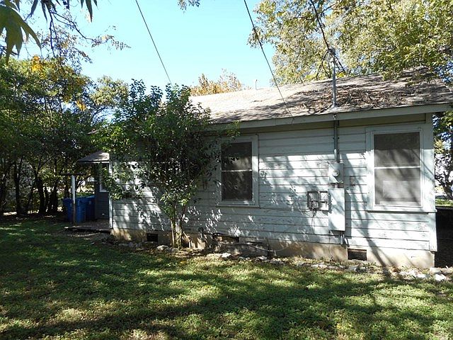 2nd image of 513 Shady Dr W