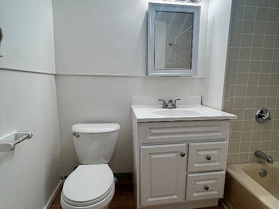 3rd image of 4 Wolcott Rd #4