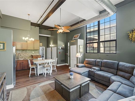5th image of 180 Allen St Unit 101