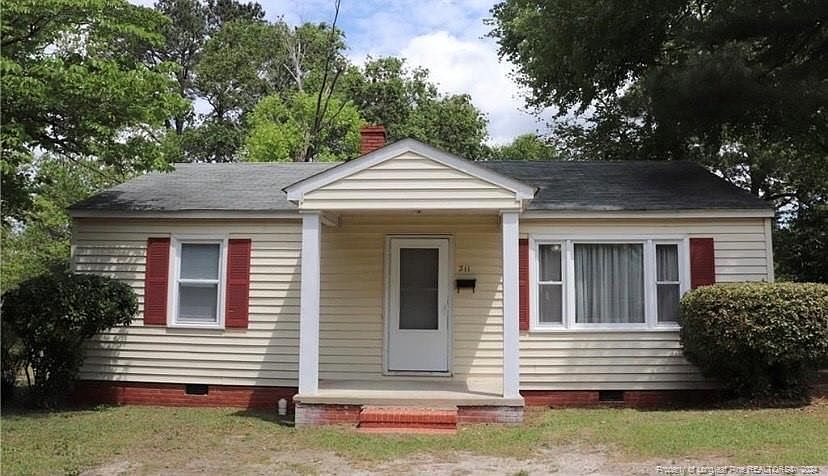 1st image of 211 Lynn Ave