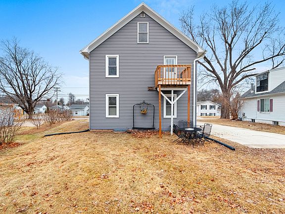2nd image of 915 3rd St #915