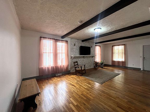 3rd image of 252 N Oakdale Ave