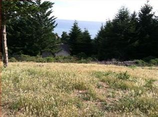 90 Vista Rd, Whitethorn, CA 95589