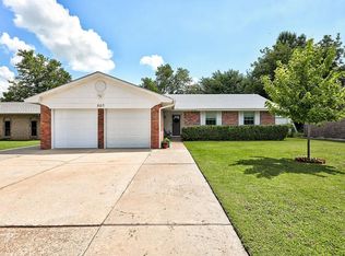 805 Ranchoak Dr, Yukon, OK 73099