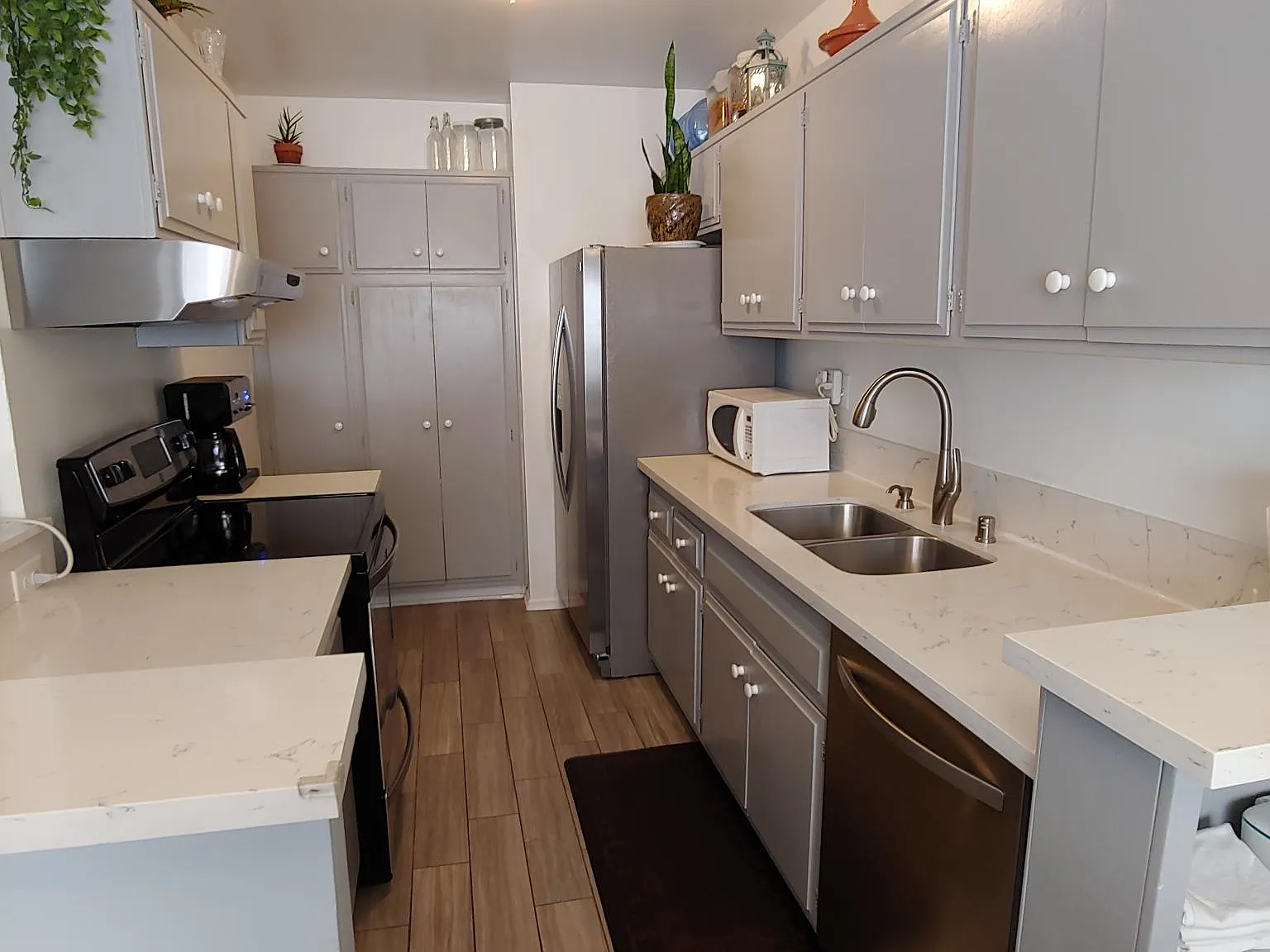 5403 Newcastle Ave — Photo 3