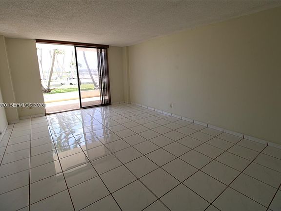 4th image of 13499 Biscayne Blvd APT 404