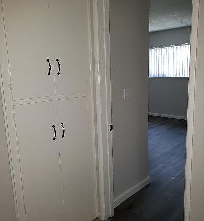 5th image of 5130 Woodman Ave #25