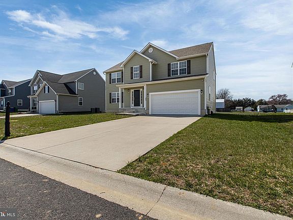 3rd image of 457 W Birdie Ln