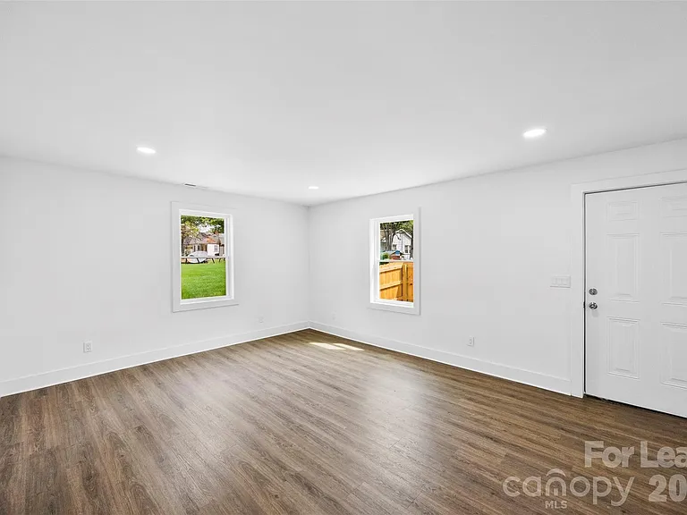 2942 Reid Ave — Photo 10