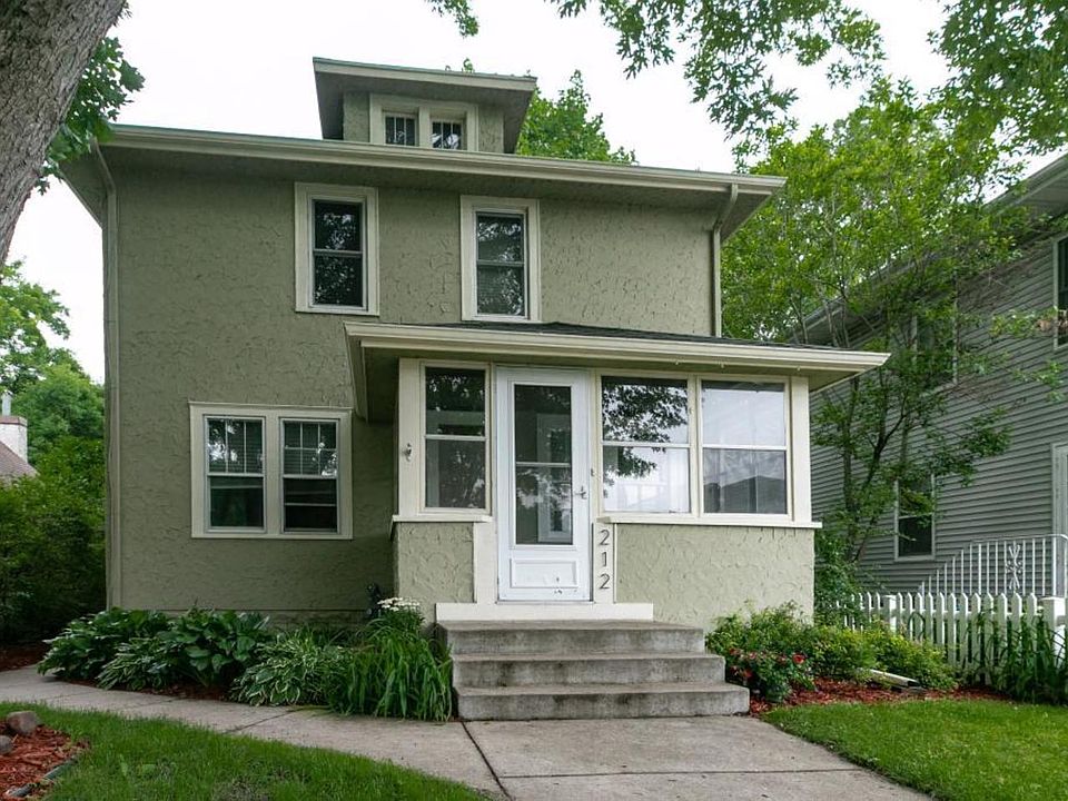 1st image of 212 10th Ave S