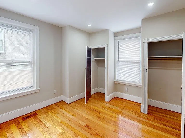 463 Earlham Ter — Photo 11