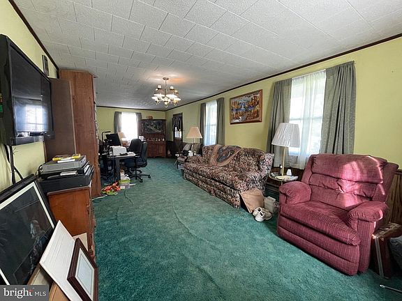 5th image of 35 Republic Ave