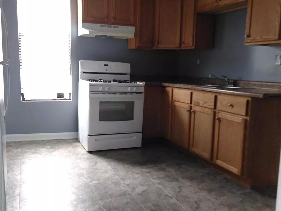2nd image of 6231 S Loomis Blvd #2