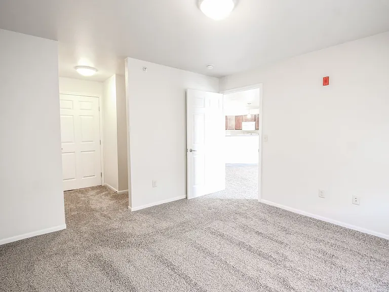 747 SW 8th St — Photo 13