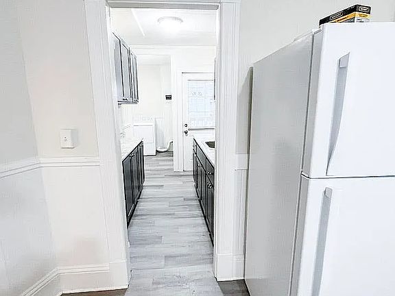 2nd image of 144 Pearl St APT 1