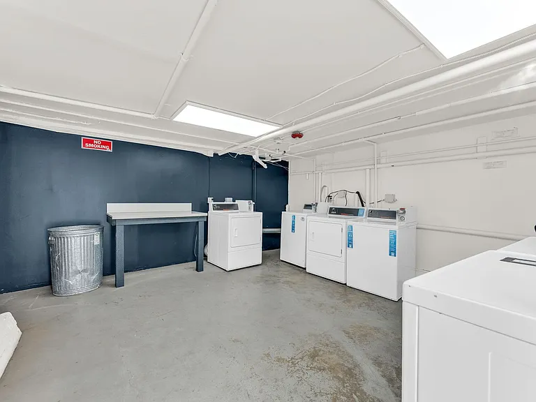 2091 California Street — Photo 15