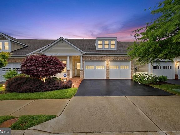 3rd image of 8932 Pink Carnation Ct