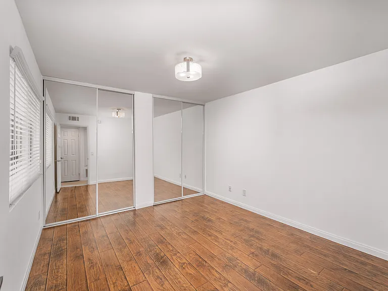 5520 Owensmouth Ave #108 — Photo 10