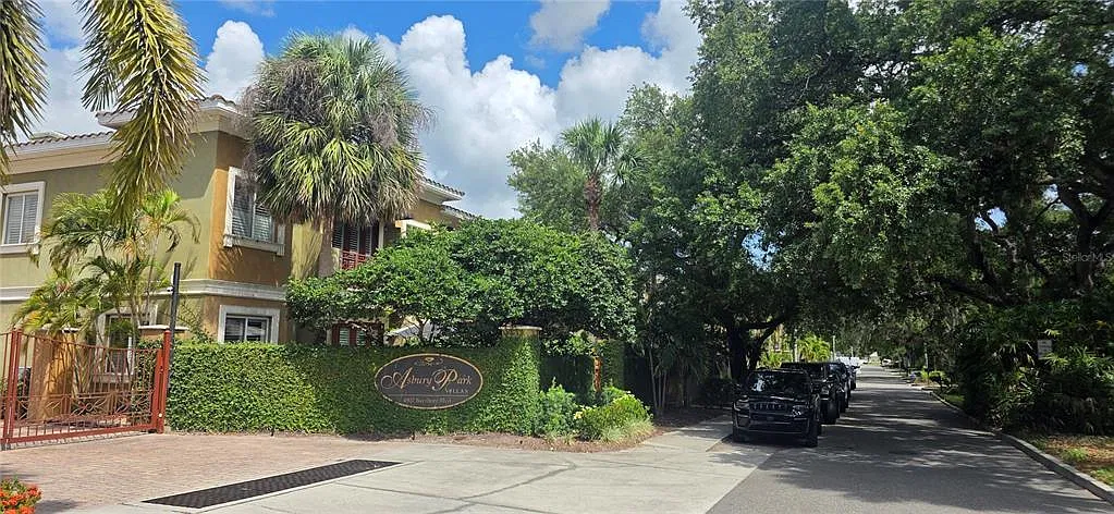 3 bed, 2.5 bath, 2248 sqft, $4,600 — Photo 1