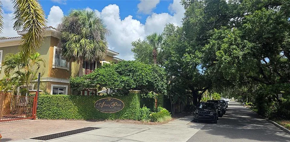 4907 Bayshore Blvd #103
