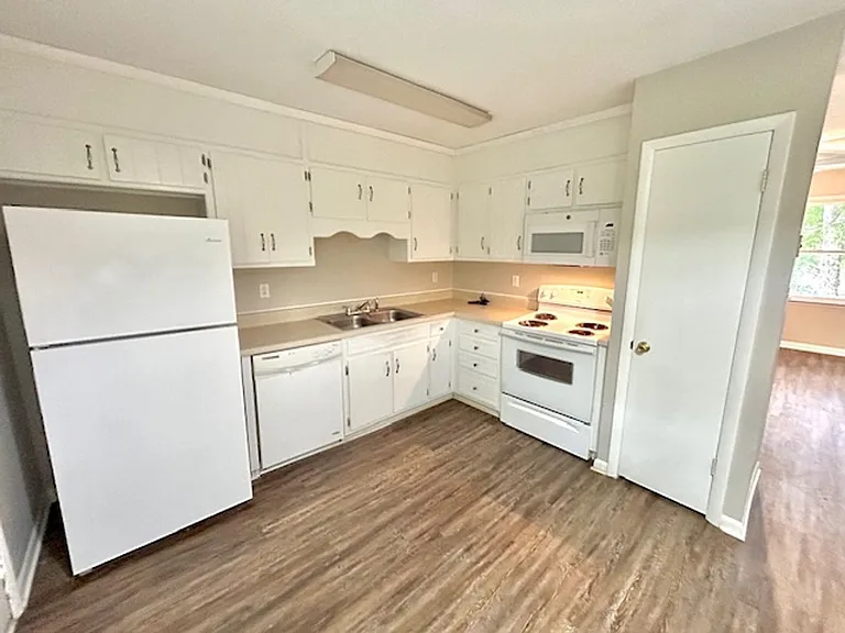 13921 Wyandotte Dr SW — Photo 2