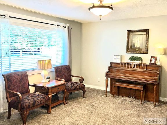 5th image of 661 Leona Cir