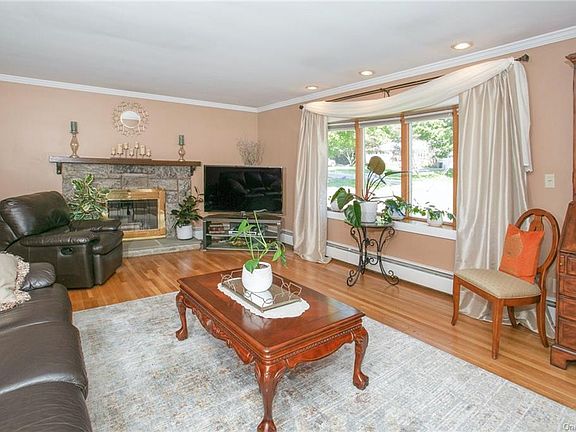 4th image of 59 Greenwood Ln