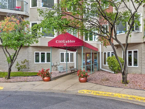 32 11th Ave S APT 214, Hopkins, MN 55343