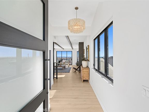 5th image of 1021 Kings Rd