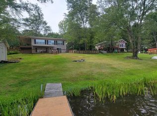 91 Lake Shore Dr, Waymart, PA 18472