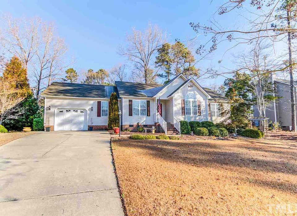 1st image of 365 Kingsbrook Cir