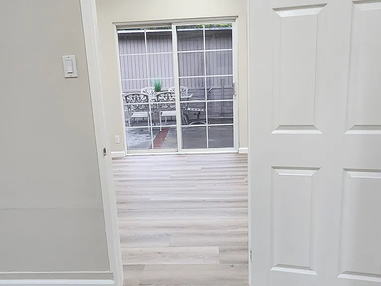 2813 Mary St #1/2 — Photo 27