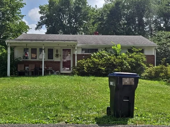 243 Burch Dr, Coraopolis, PA 15108