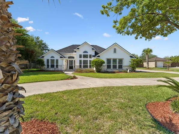 1611 Embassy Dr, Pleasanton, TX 78064