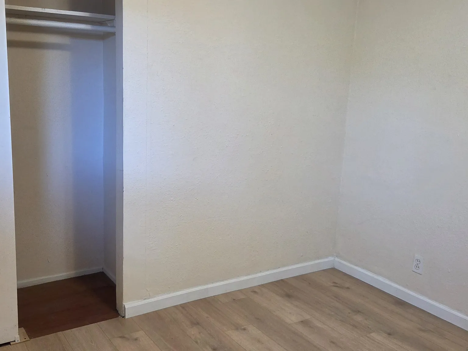 2 bed, 800 sqft, $2,400 — Photo 2