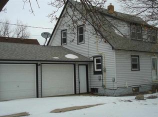 10 W 3rd St, Sherburn, MN 56171