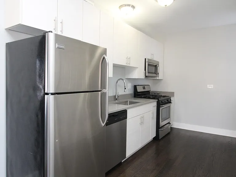 2128 N Sawyer Ave #2E — Photo 2