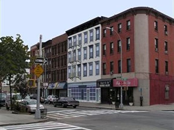 5th image of 936 Fulton St APT 4C
