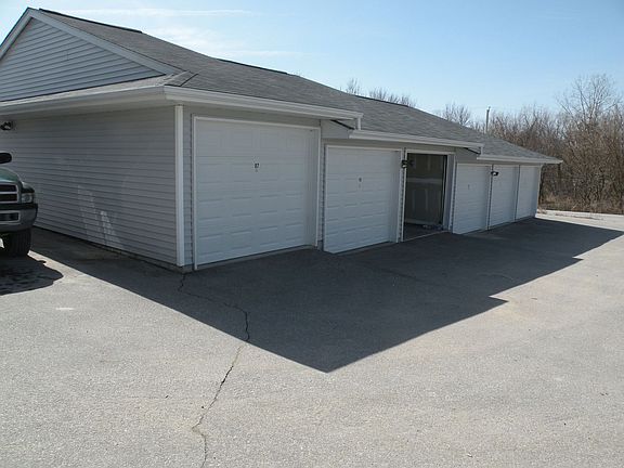 3rd image of 405 James Blvd #8