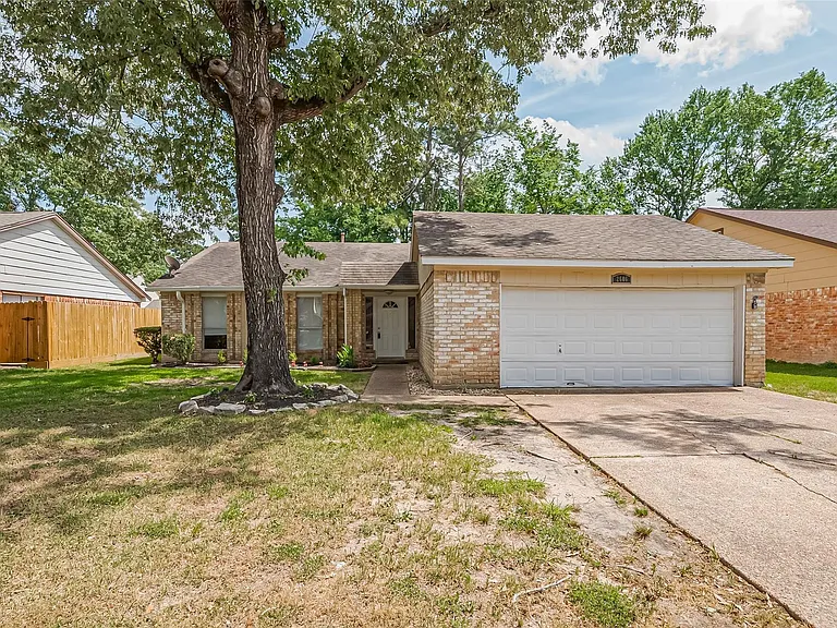 2606 Lexington Woods Dr — Photo 2