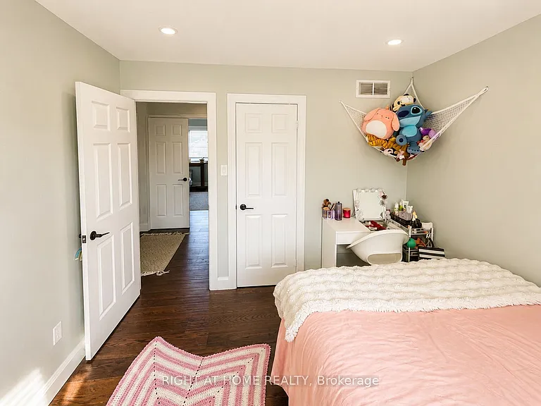 2610 Leonard St — Photo 14