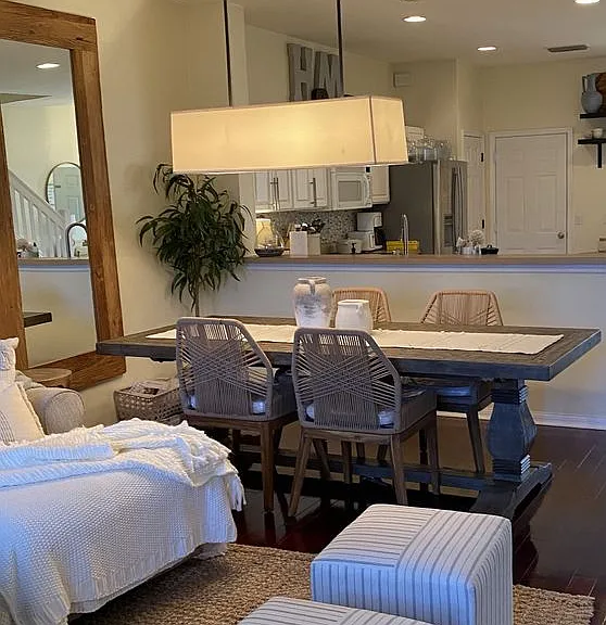768 Hampton Cir — Photo 9