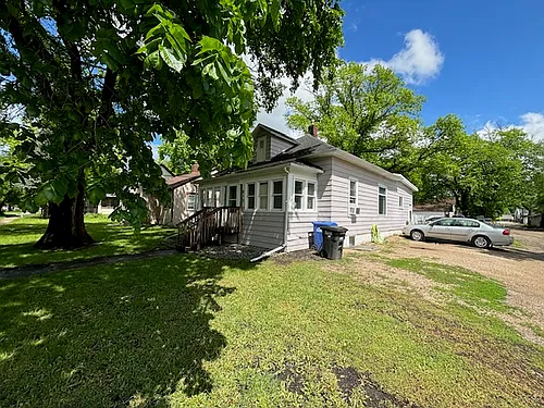 815 College St N Photo 1 815 College St N Photo 1