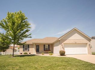 1227 Larkspur Dr, Mascoutah, IL