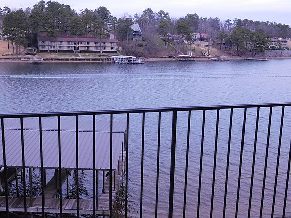 2nd image of 225 Lookout Pt APT F4
