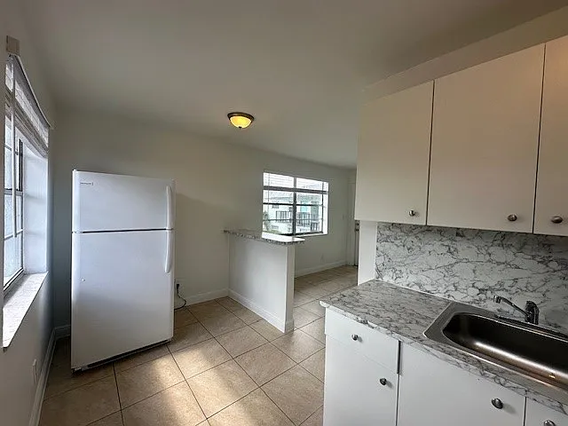 5621 SW 36th Ct — Photo 9