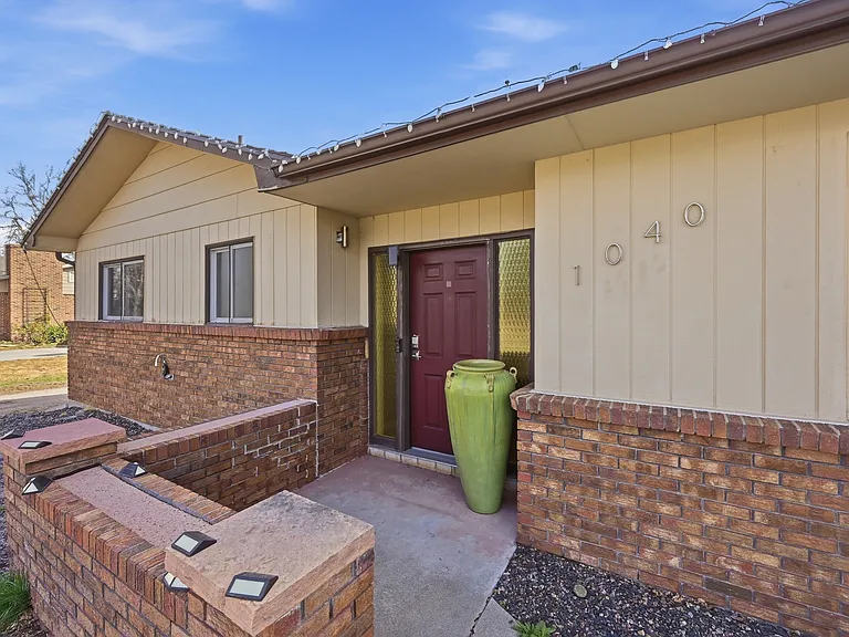 1040 S Fulton St — Photo 36